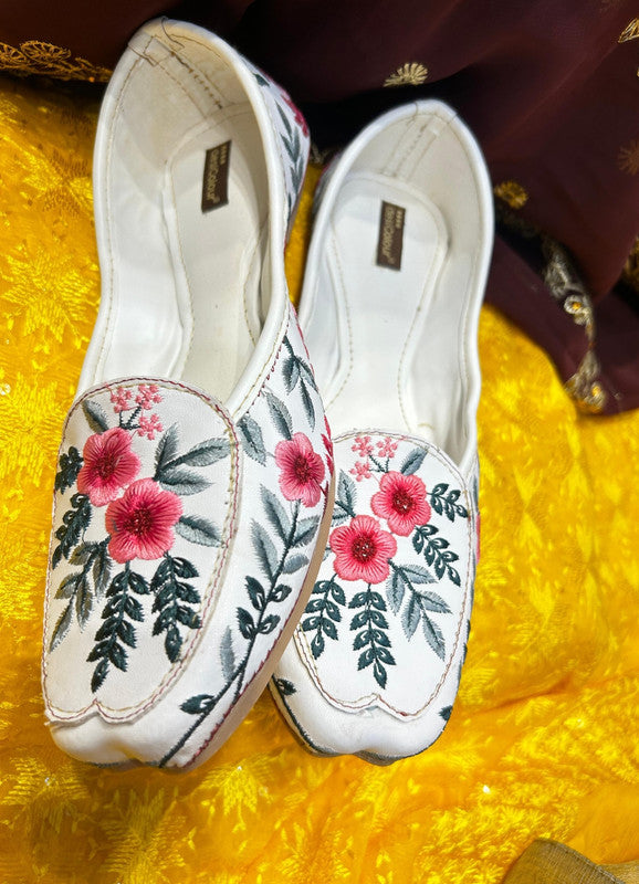 Handcrafted juttis, heels, bellies, flats, and mules for weddings, festivals, and daily wear – DESI COLOUR