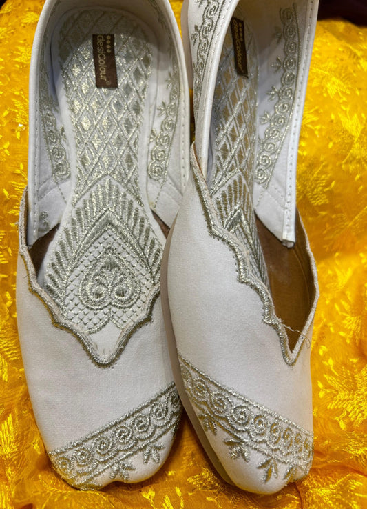 Handcrafted juttis, heels, bellies, flats, and mules for weddings, festivals, and daily wear – DESI COLOUR