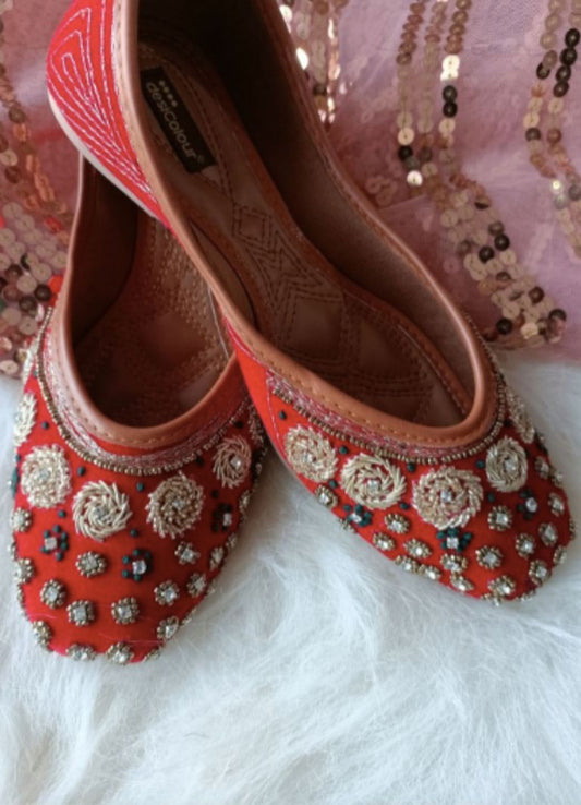 DESI COLOUR Women Red Ethnic Punjabi Jutti