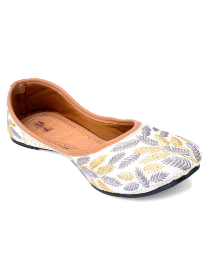 DESI COLOUR Women Black  White Embroidered Ethnic Mojaris Flats