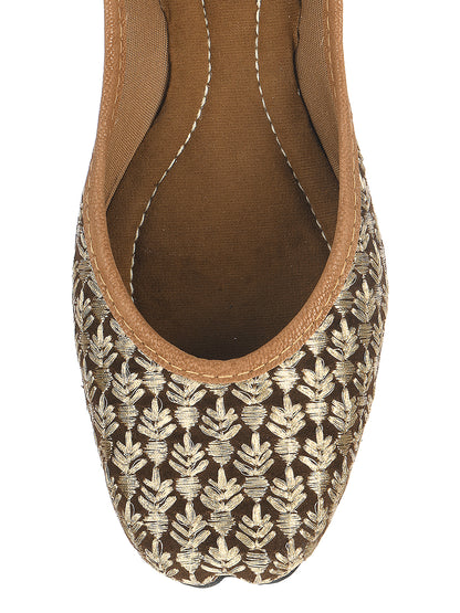 DESI COLOUR Women Brown Embroidered Ethnic Mojaris