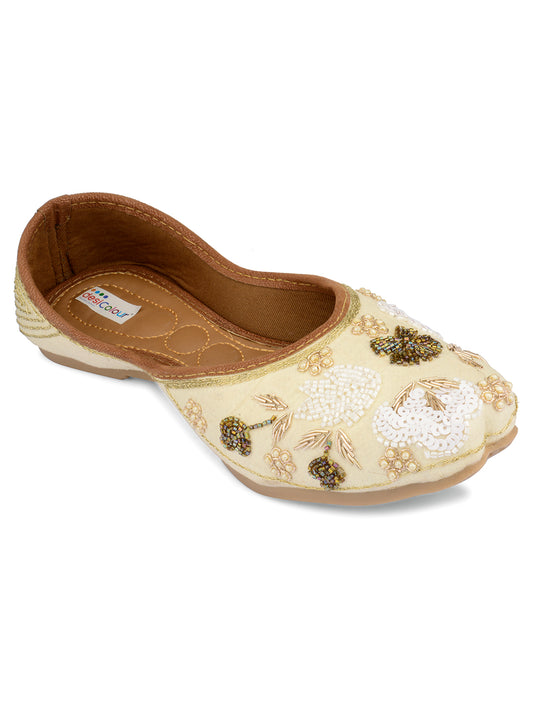 DESI COLOUR Women Off White Ethnic Mojaris Flats