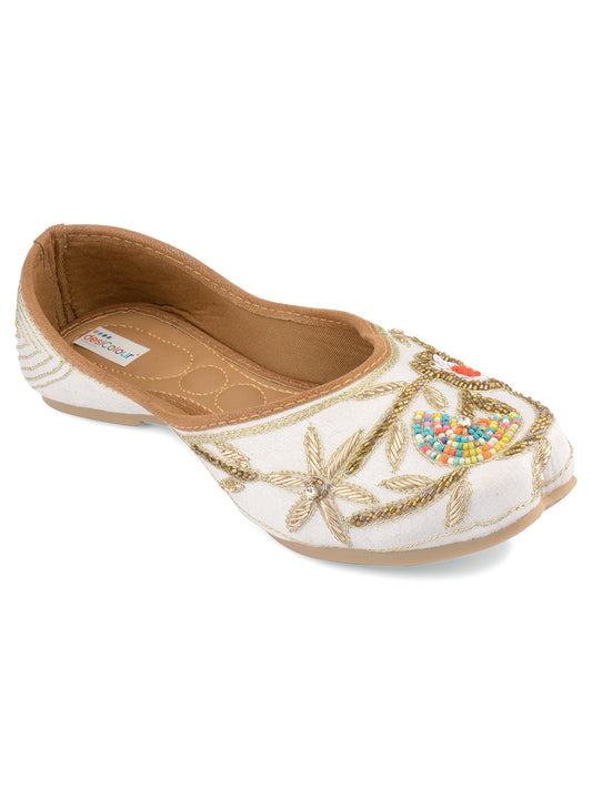 DESI COLOUR Women White Ethnic Mojaris Flats