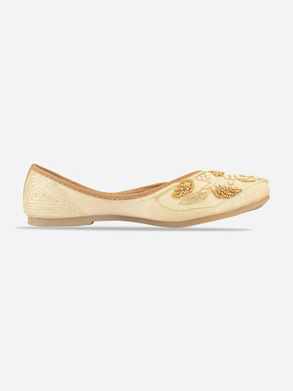 DESI COLOUR Women Gold-Toned Ethnic Ballerinas with Laser Cuts Flats