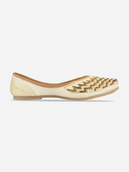 DESI COLOUR Woman Gold-Toned Ethnic Mojaris Flats