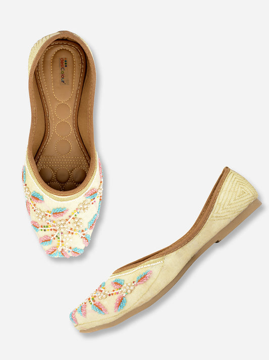 DESI COLOUR Women White Ethnic Ballerinas Flats