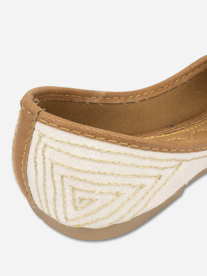 DESI COLOUR Women White Ethnic Mojaris Flats