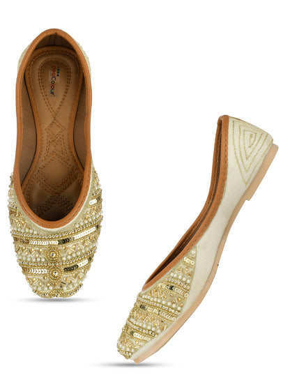 DESI COLOUR Women Gold-Toned Ethnic Mojaris Flats With Ethnic Embellishments