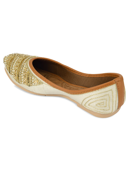 DESI COLOUR Women Gold-Toned Ethnic Mojaris Flats With Ethnic Embellishments