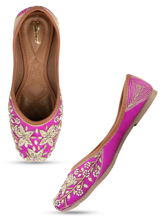 DESI COLOUR Women Pink Ethnic Mojaris with Embroidered Flats