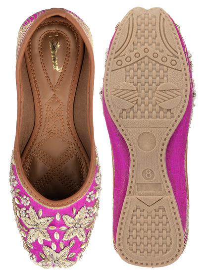 DESI COLOUR Women Pink Ethnic Mojaris with Embroidered Flats