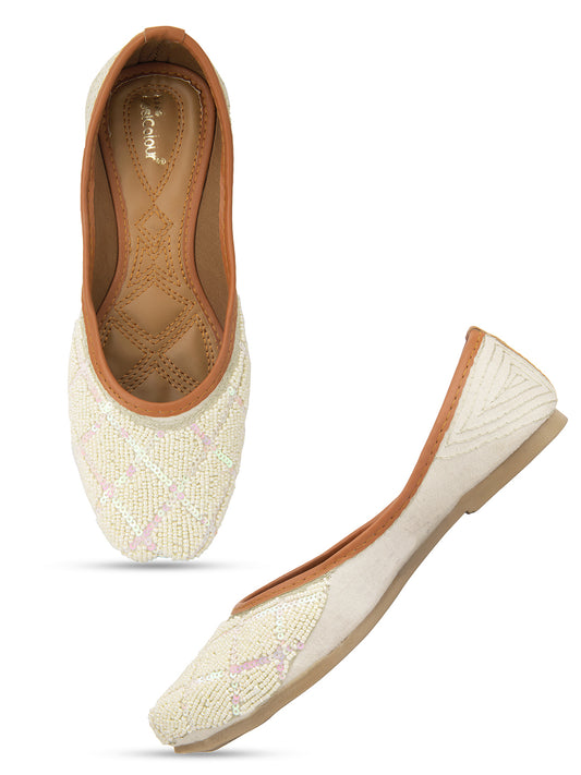 DESI COLOUR Women White Printed Leather Ethnic Mojaris Flats