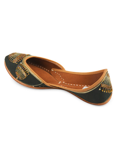 DESI COLOUR Women Gold-Toned Embellished Leather Mojaris