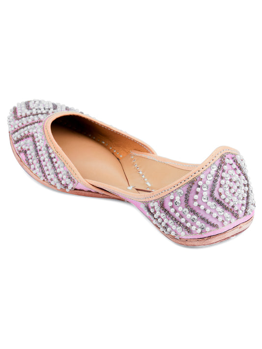 DESI COLOUR Women Pink Printed Leather Mojaris