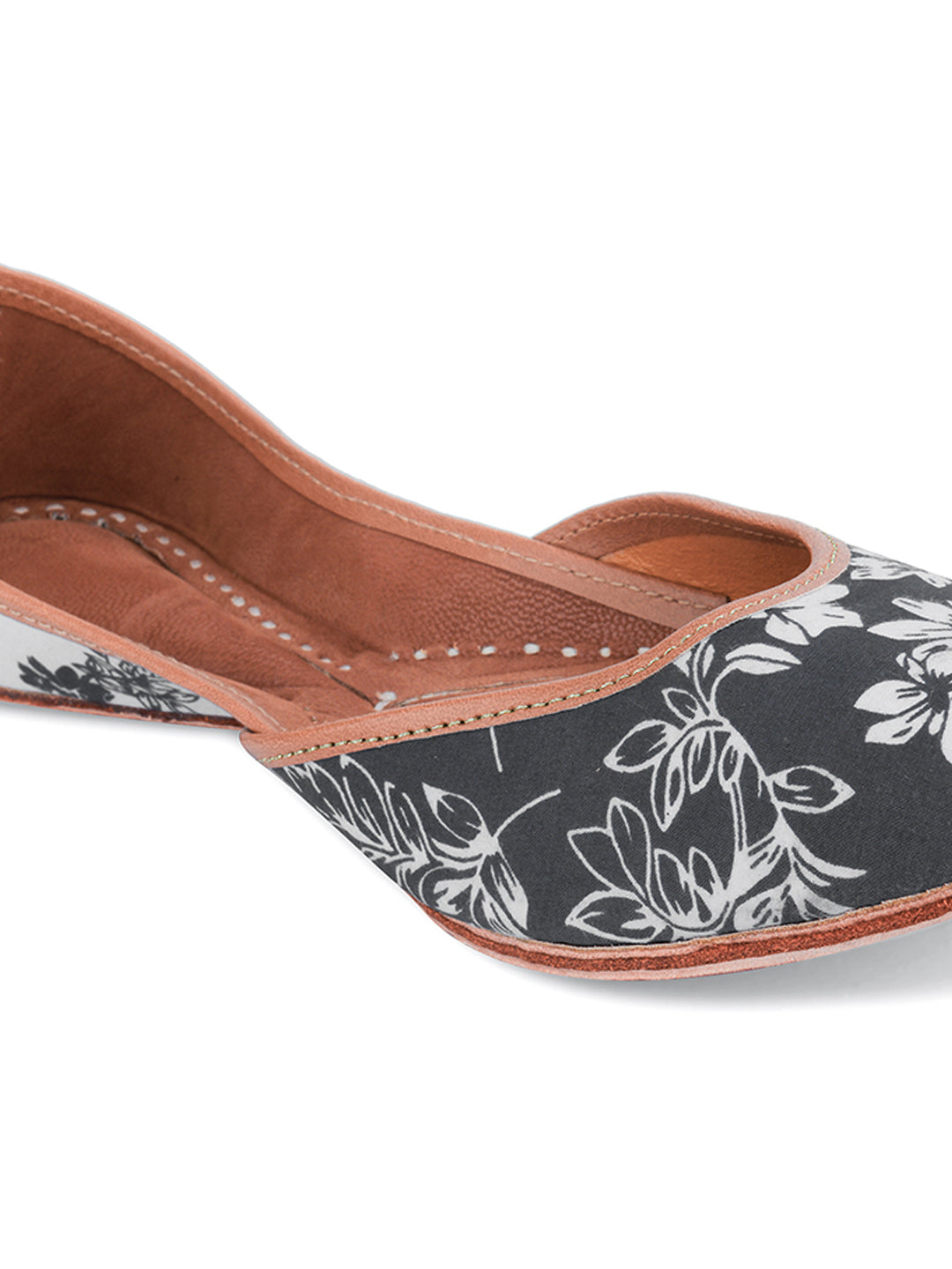 DESI COLOUR Women Pink Printed Leather Mojaris