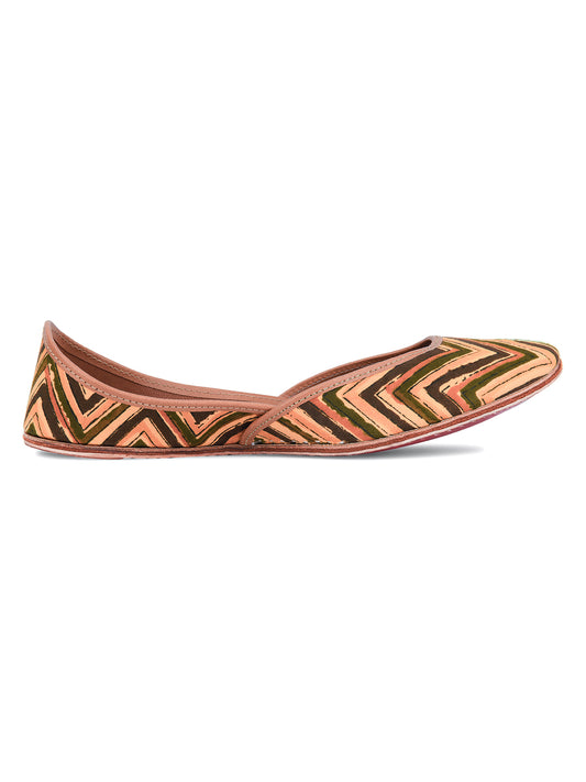DESI COLOUR Women Pink  Blue Floral Printed Leather Mojaris