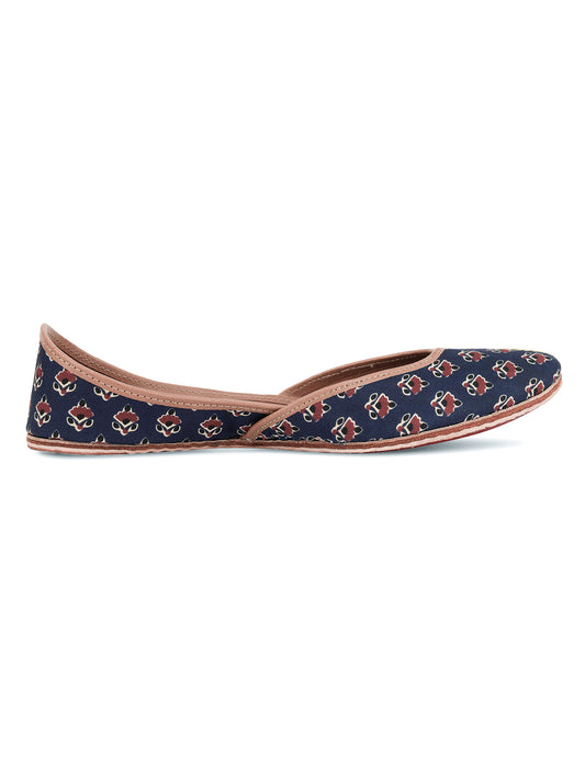 DESI COLOUR Women Green  Nude-Coloured Printed Leather Mojaris