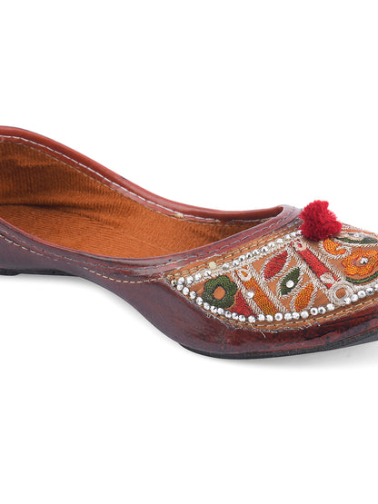 DESI COLOUR Women Pink Embellished Leather Mojaris