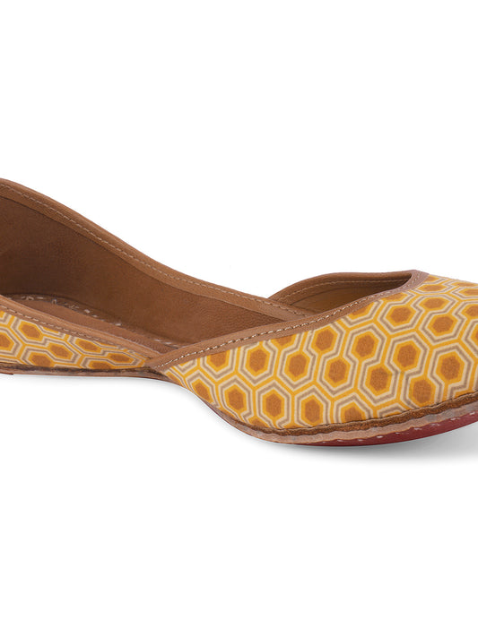 DESI COLOUR Women Brown Textured Leather Mojaris