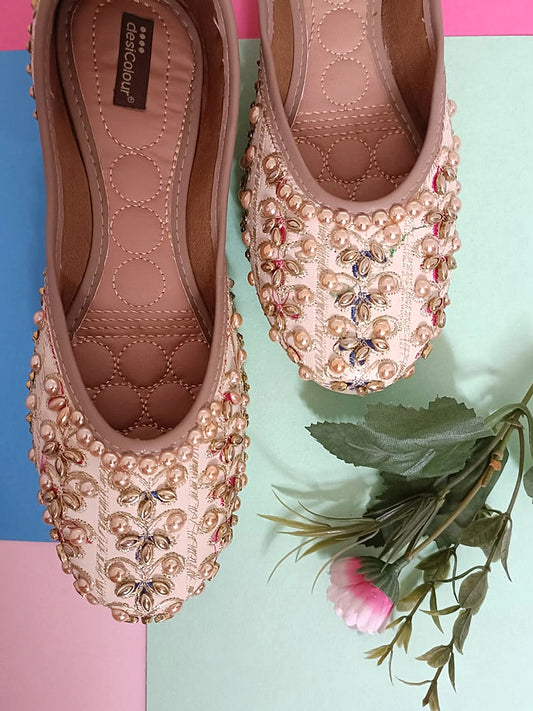 DESI COLOUR Women Gold-Toned Embellished Mojaris