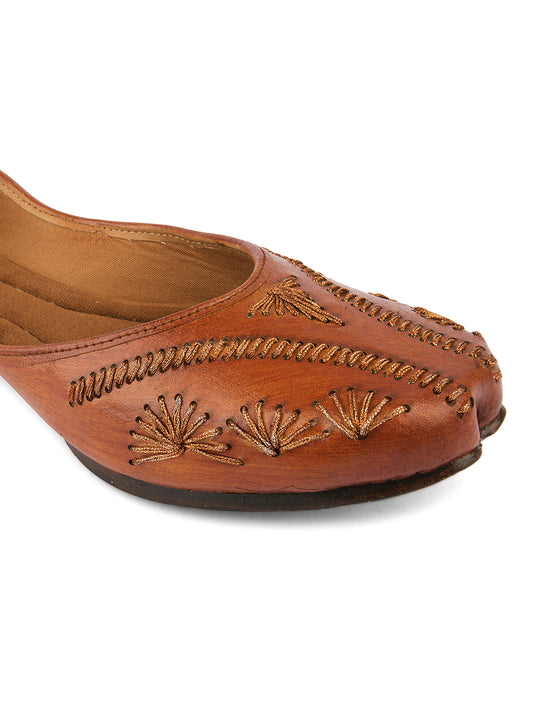 DESI COLOUR Women Green Embellished Leather Ethnic Mojaris Flats