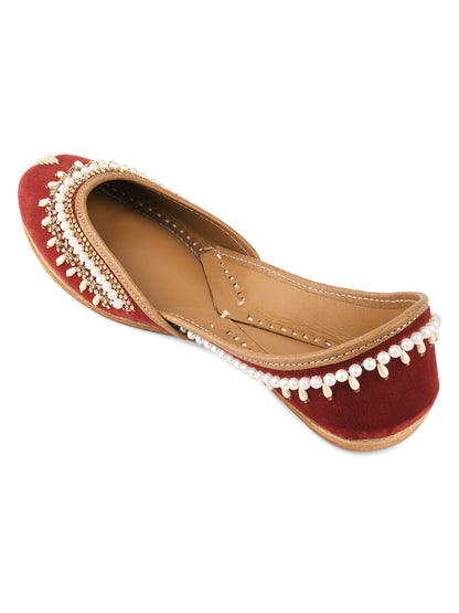 DESI COLOUR Women Green Textured Ethnic Mojaris Flats