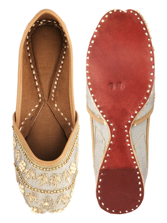 DESI COLOUR Women Grey  Gold-Toned Embellished Leather Mojaris