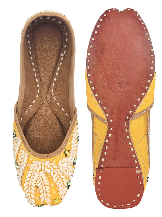 DESI COLOUR Women Green Embellished Leather Ethnic Mojaris Flats