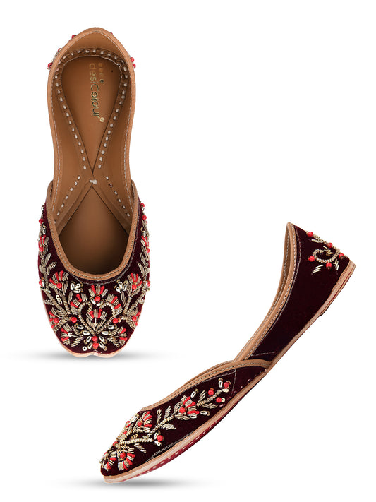 DESI COLOUR Women Maroon Embellished Ethnic Mojaris Flats