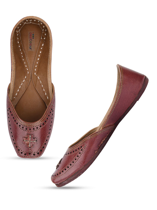 DESI COLOUR Women Brown Textured Leather Ethnic Mojaris with Laser Cuts Flats
