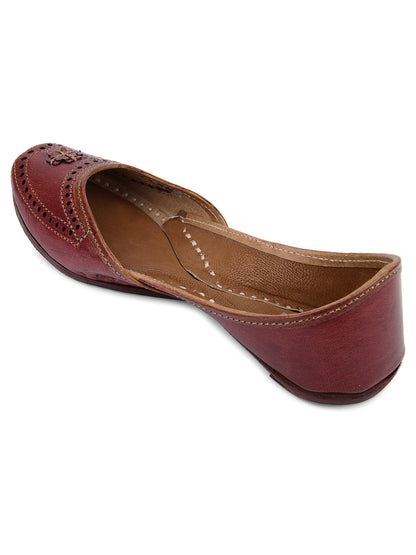 DESI COLOUR Women Brown Textured Leather Ethnic Mojaris with Laser Cuts Flats