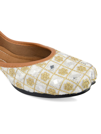 DESI COLOUR Women Green Ethnic Ballerinas with Embroidered Flats