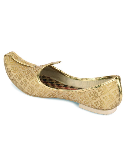 DESI COLOUR Men Gold-Toned Mojaris