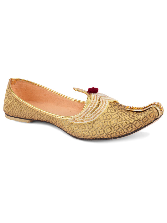 DESI COLOUR Men Gold-Toned Mojaris